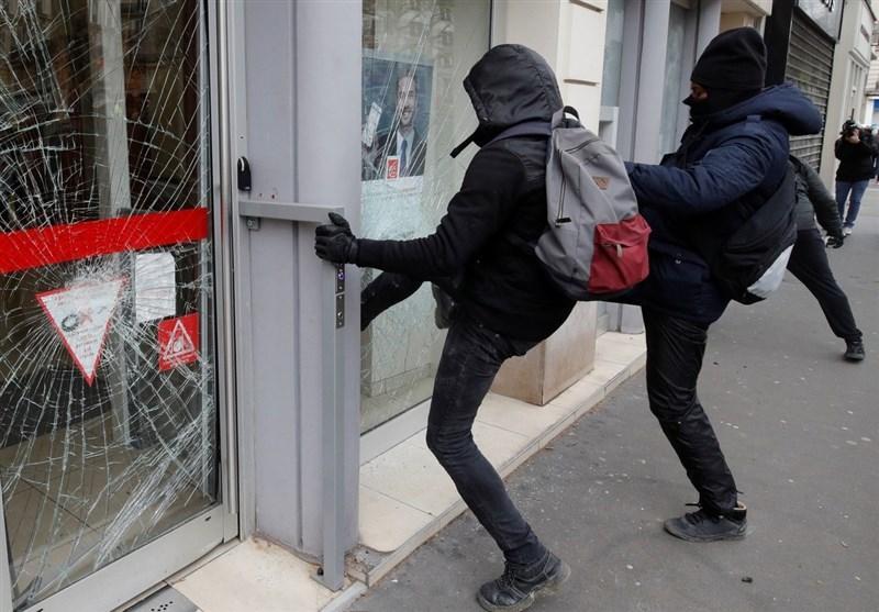 پلیس فرانسه مانع از تظاهرات جلیقه زردها شد پلیس فرانسه مانع از تظاهرات جلیقه زردها شد